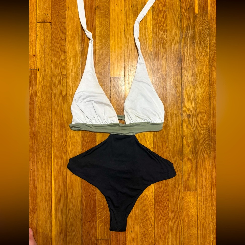 Beach Bunny white, green & black monokini size XL